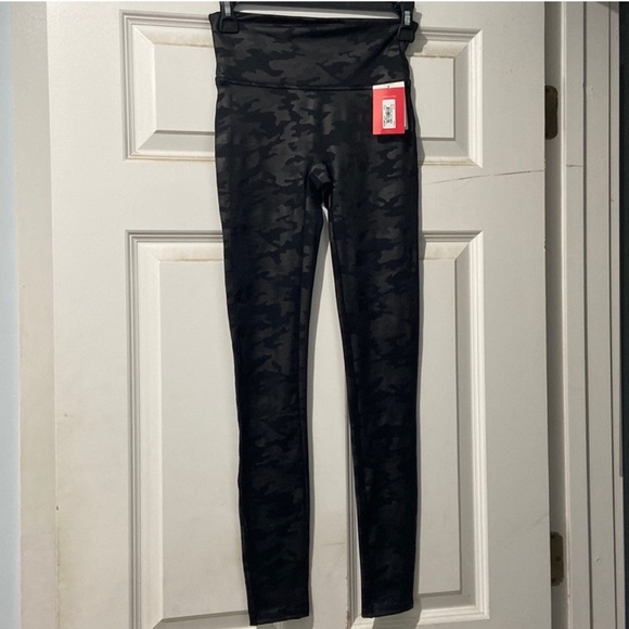 NWT Spanx Faux Leather Camo Leggings, S - Picture 2 of 9